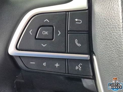 Used 2022 Toyota Highlander XLE AWD/4WD image 12