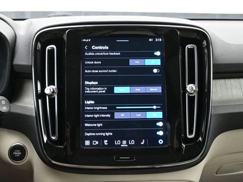 Used 2024 Volvo XC40 B5 Plus w/ Climate Package image 18