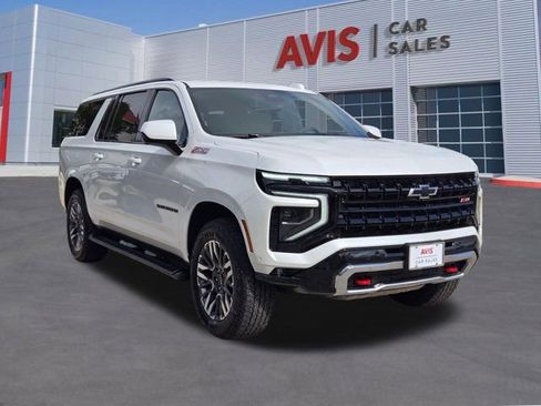 Used 2025 Chevrolet Suburban Z71 AWD/4WD image 3