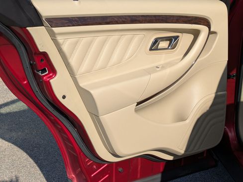 Used 2013 Ford Taurus Limited image 24