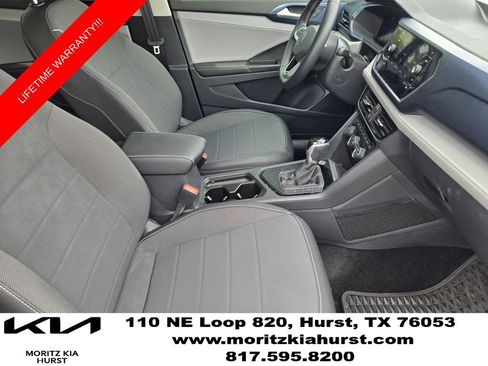 Used 2024 Volkswagen Taos SE w/ Panoramic Sunroof Package FWD image 22