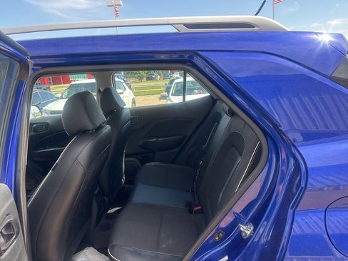 Used 2024 Hyundai Venue Limited FWD image 10