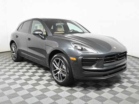 Certified 2025 Porsche Macan image 17