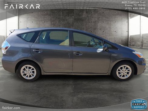 Used 2012 Toyota Prius V Three image 4
