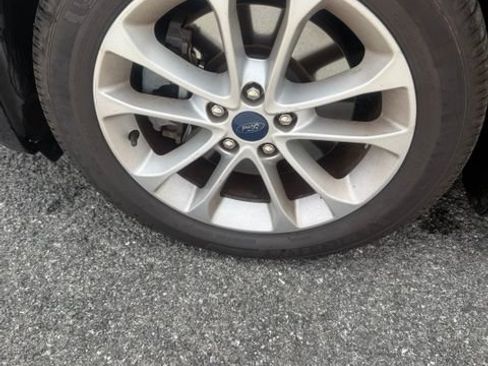 Used 2019 Ford Fusion Energi Titanium FWD image 4