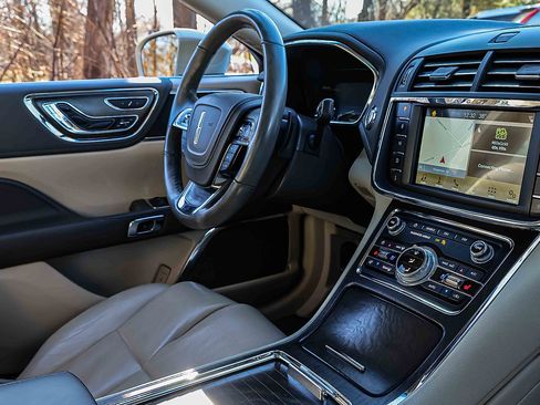 Used 2018 Lincoln Continental Reserve image 24