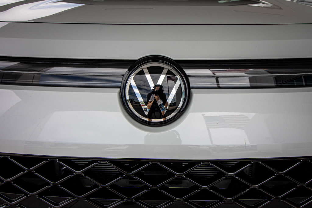 New 2026 Volkswagen Tiguan SE R-Line FWD image 8