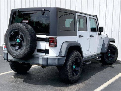 Used 2017 Jeep Wrangler Unlimited Sport w/ Connectivity Group AWD/4WD image 10