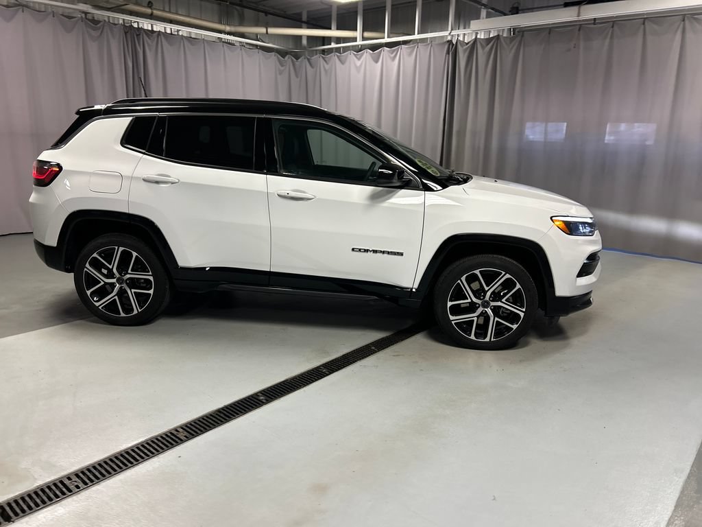 Used 2025 Jeep Compass Limited w/ Elite Group AWD/4WD image 8