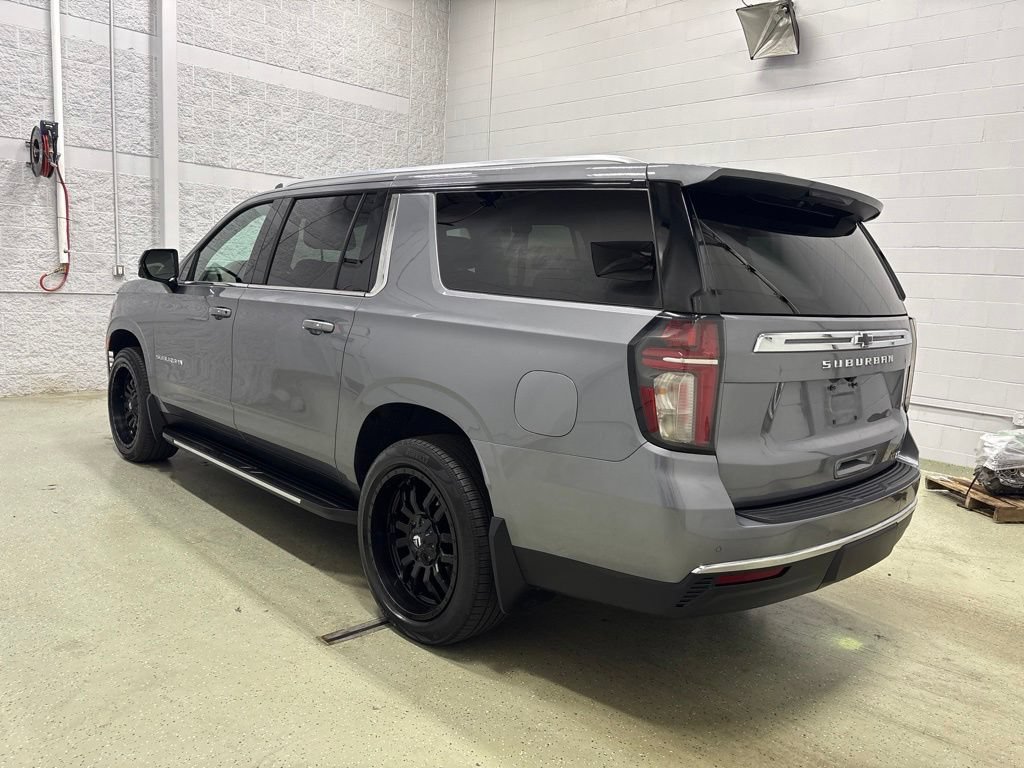 Used 2022 Chevrolet Suburban LT w/ LT Signature Plus Package AWD/4WD image 6