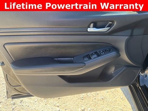 Used 2024 Nissan Altima 2.5 SV image 10