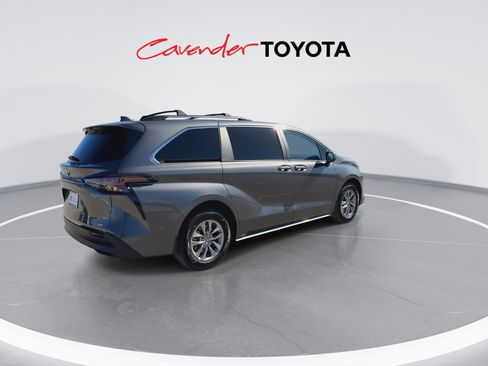 Certified 2025 Toyota Sienna LE image 8
