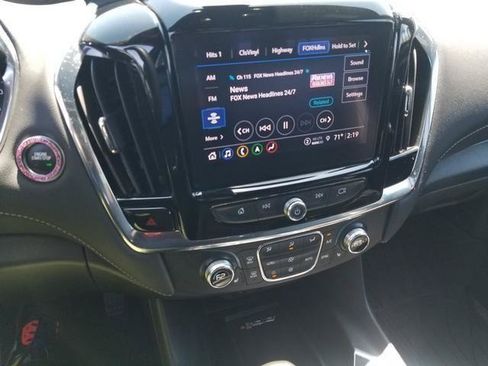 Used 2023 Chevrolet Traverse LT w/ LT Premium Package AWD/4WD image 21