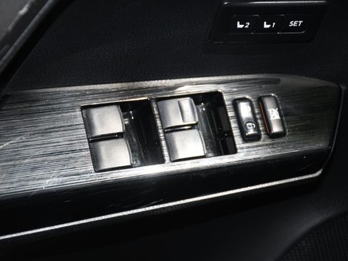 Used 2016 Toyota RAV4 Limited image 11