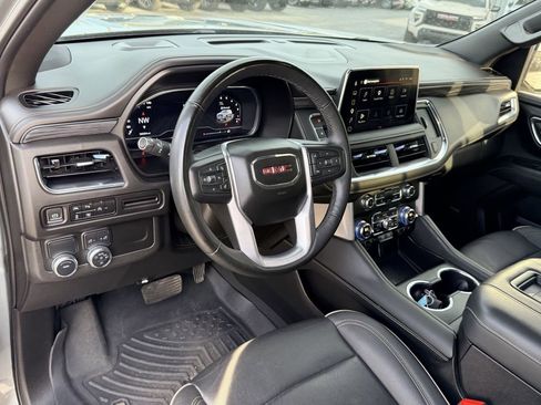 Used 2023 GMC Yukon SLT w/ SLT Luxury Package image 21