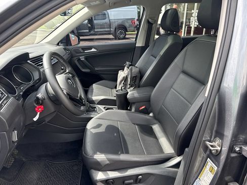 Used 2021 Volkswagen Tiguan SE w/ Panoramic Sunroof Package AWD/4WD image 9