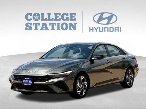 Used 2025 Hyundai Elantra Sport w/ Cargo Package FWD image 6