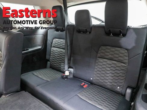 Used 2024 Nissan Pathfinder S image 25