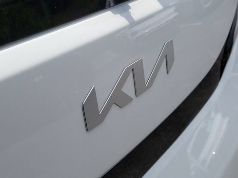 Used 2025 Kia Soul LX FWD image 6