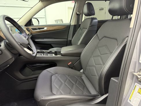 Used 2024 Volkswagen Atlas SE FWD image 11