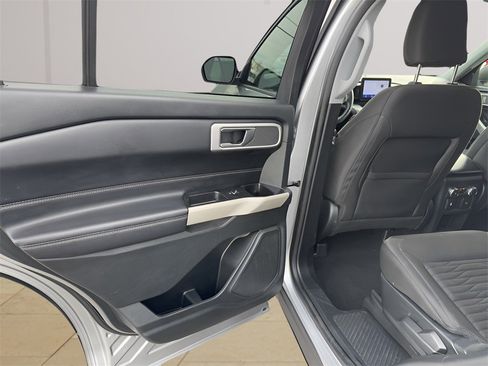 Used 2021 Ford Explorer XLT w/ Class III Trailer Tow Package image 19