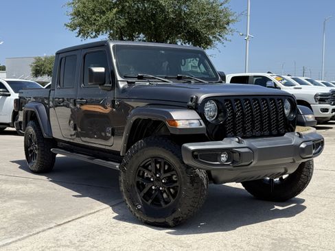 Used 2022 Jeep Gladiator Sport AWD/4WD image 2