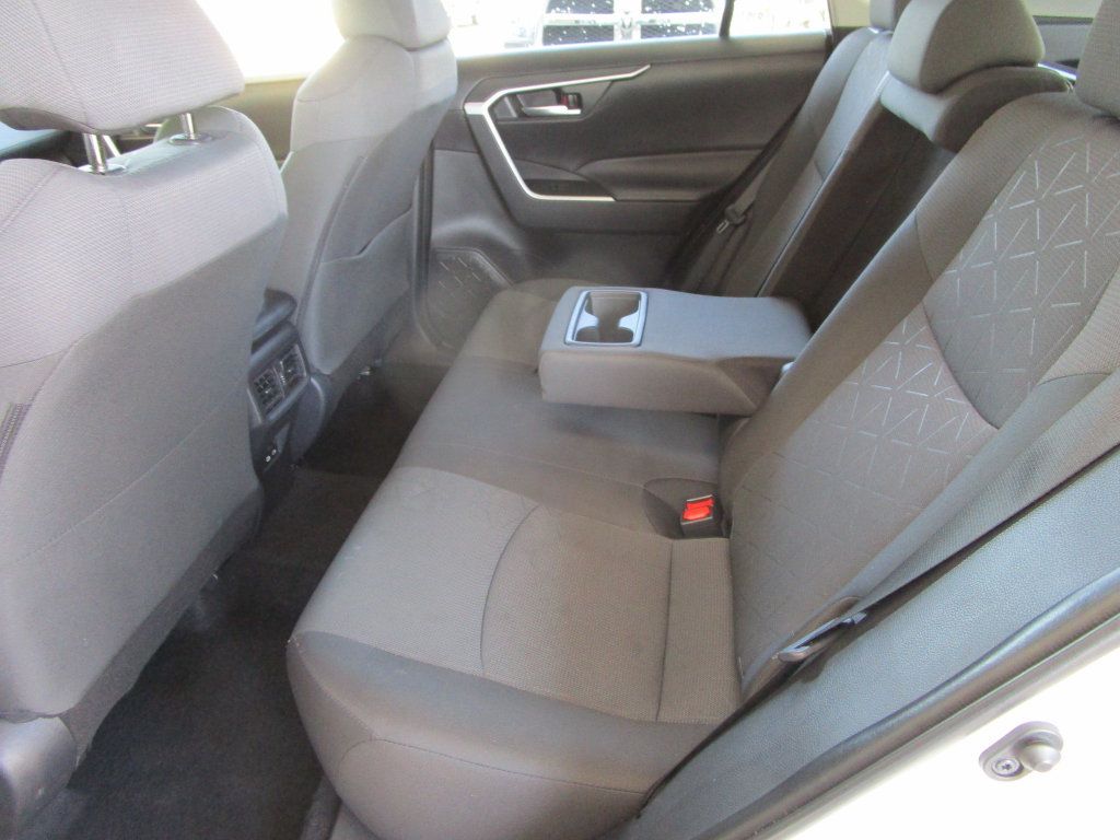 Used 2025 Toyota RAV4 XLE FWD image 18