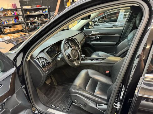 Used 2016 Volvo XC90 T6 Momentum w/ Momentum Plus Package image 11