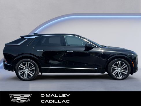 Used 2024 Cadillac Lyriq Luxury w/ LPO, Floor Liner Package AWD/4WD image 6