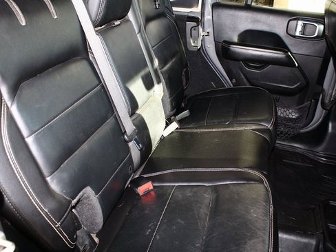 Used 2018 Jeep Wrangler Unlimited Sahara w/ Quick Order Package 24M Moab image 8