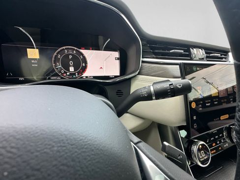 Used 2023 Jaguar XF R-Dynamic SE AWD/4WD image 39