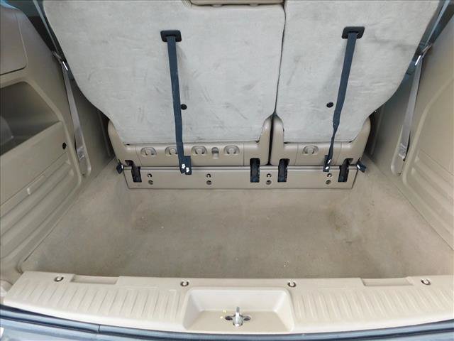 Used 2014 Chrysler Town & Country Touring FWD image 10