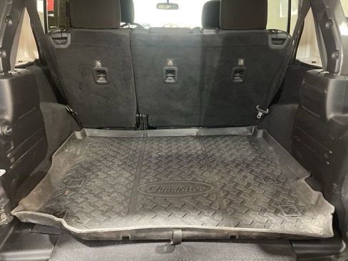 Used 2018 Jeep Wrangler Unlimited Rubicon image 11