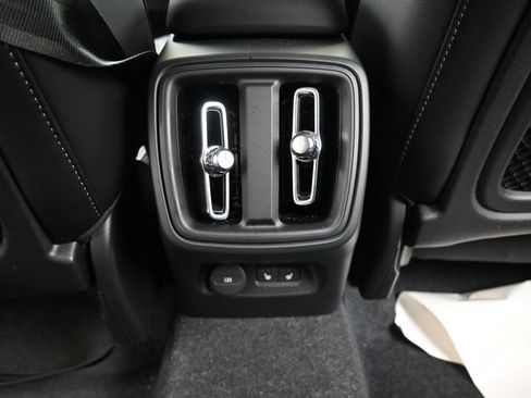 Certified 2025 Volvo XC40 B5 Core image 17