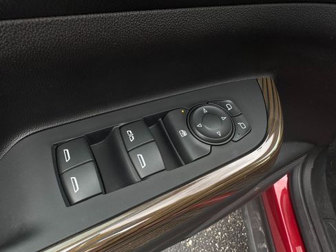 Used 2023 GMC Acadia SLE w/ Driver Convenience Package image 12