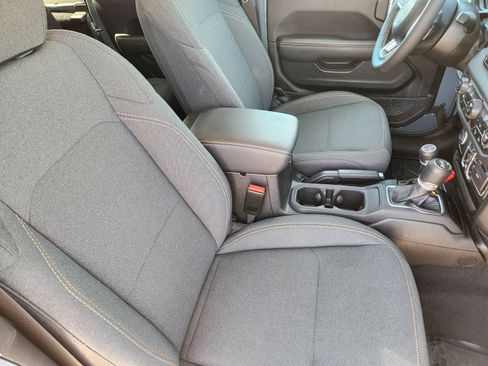 Certified 2025 Jeep Wrangler Sahara w/ Safety Group image 23