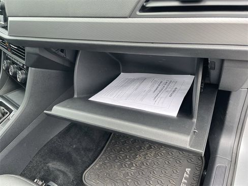 Used 2021 Volkswagen Jetta SE image 33