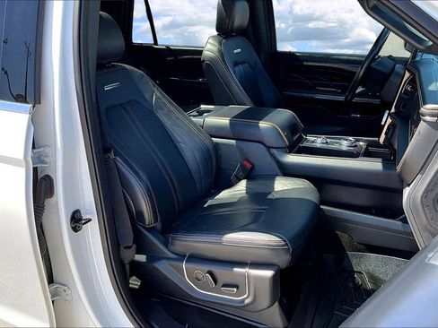 Used 2023 Ford Expedition Platinum image 32