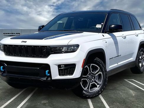 Used 2023 Jeep Grand Cherokee Trailhawk w/ Advanced Protech Group II AWD/4WD image 1