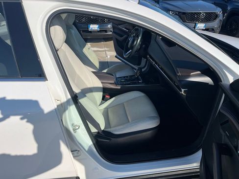 Used 2020 MAZDA CX-30 Premium image 16