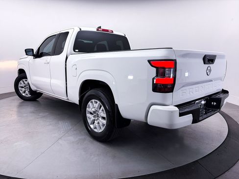 Used 2022 Nissan Frontier SV RWD image 2