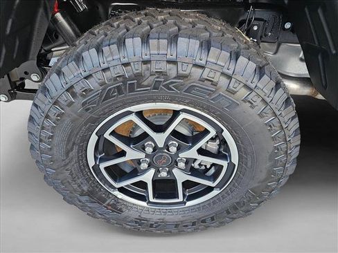 New 2026 Jeep Gladiator Rubicon w/ Steel Power Dome Hood Package AWD/4WD image 10