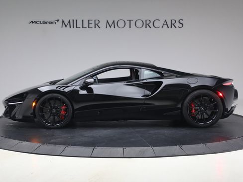 Used 2024 McLaren Artura RWD image 3