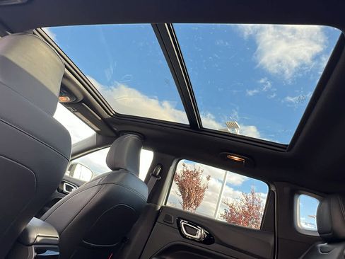 New 2026 Jeep Compass Trailhawk w/ Sun, Sound & Navigation Group image 31