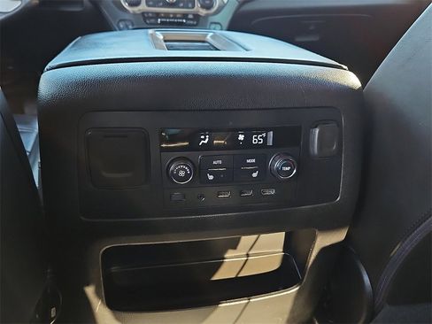 Used 2018 GMC Yukon Denali w/ Denali Ultimate Package image 18