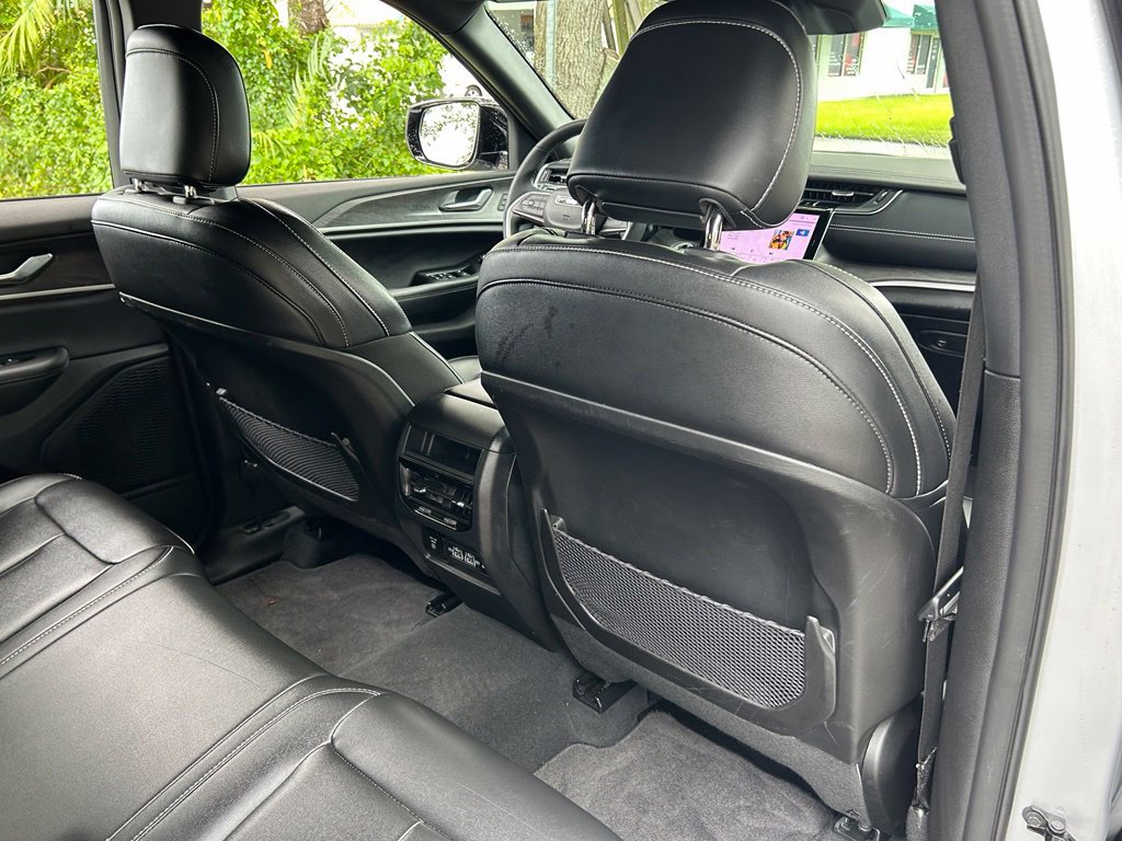 Certified 2025 Jeep Grand Cherokee Limited w/ Black Appearance Package RWD image 39