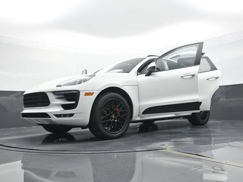 Certified 2018 Porsche Macan GTS AWD/4WD image 30