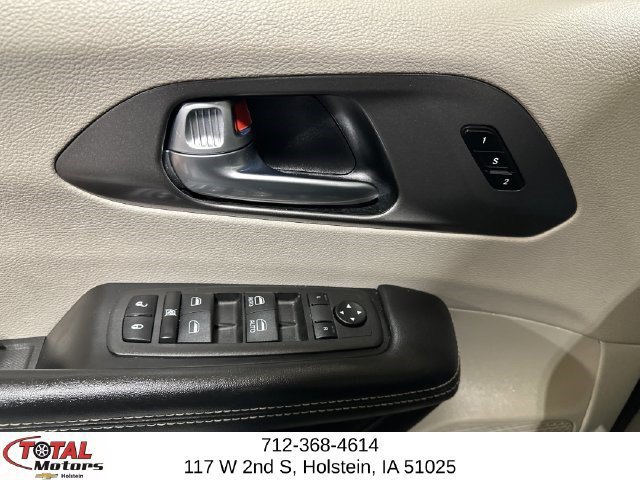 Used 2024 Chrysler Pacifica Touring-L FWD image 10