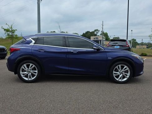 Used 2019 INFINITI QX30 FWD image 2
