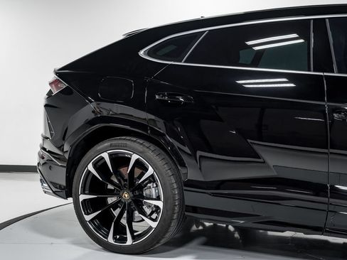 Used 2022 Lamborghini Urus AWD/4WD image 52